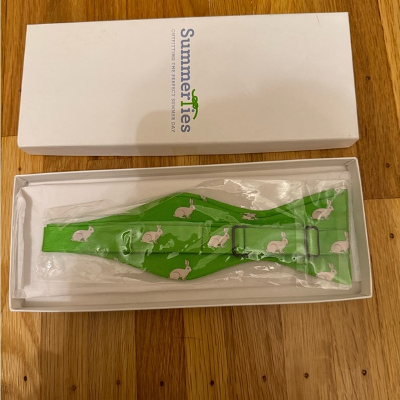 SummerTies Green Bow Tie with Bunny Print - Picture 2 of 3